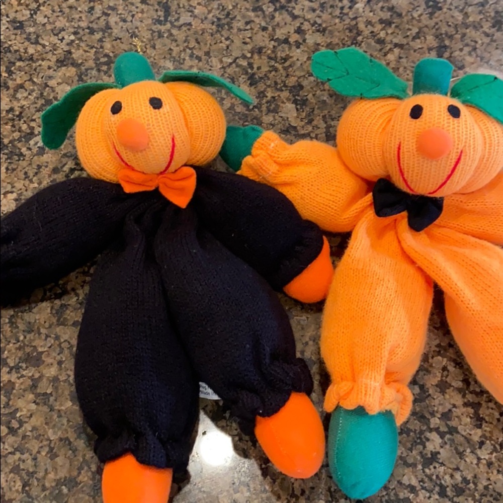 Halloween - 2 stuffed pumpkins